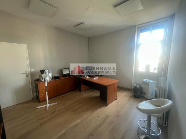 Bureau vente à Nîmes