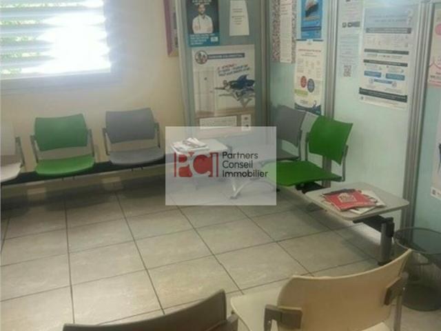 Bureau vente à Nîmes