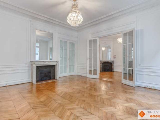 Bureau vente à Paris, Quartier de l'Europe