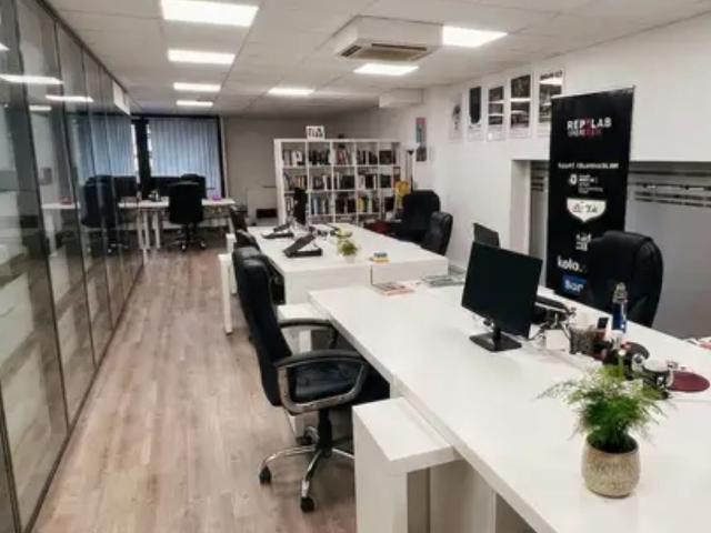 Bureau vente à Les Bureaux de la Colline, Saint-Cloud