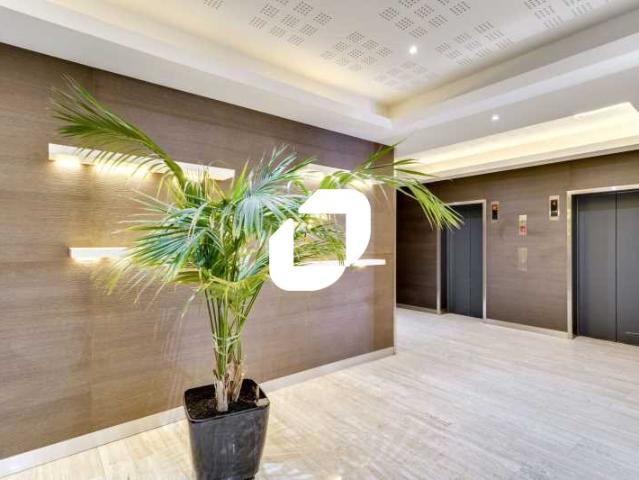 Bureau vente à Quartier Écluse-Belvédère, Suresnes