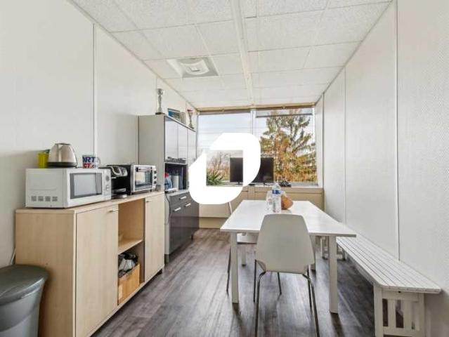 Bureau vente à Les Chênes, Cergy