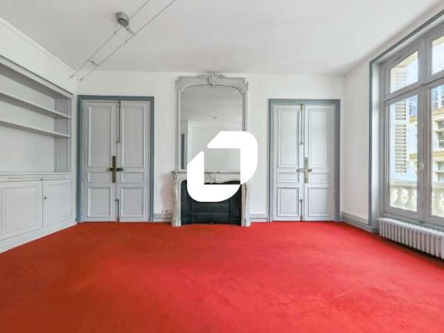 Bureau vente à Paris 8e Arrondissement, Paris