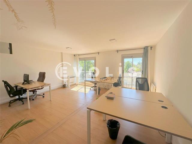Bureau vente à Les Pins-Francs, Bordeaux