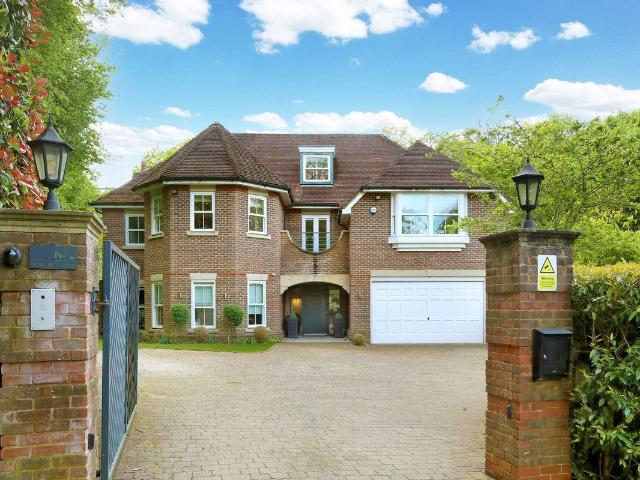 House for rent in Holtspur, Forty Green