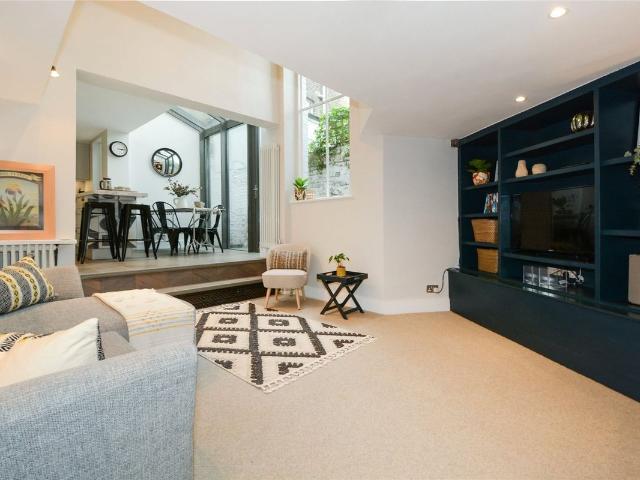 House for rent in Angel, Greater London