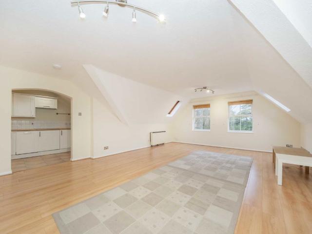 Apartment for rent in Southfields, Greater London