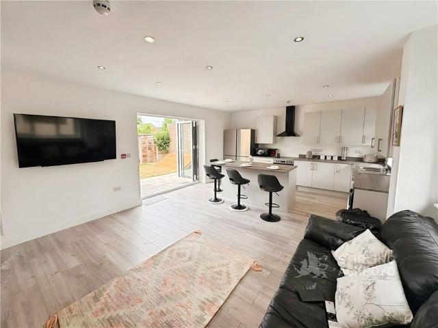 House for rent in Kempton Park, Lower Halliford