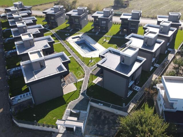 Burhaniye, Balikesir içerisinde satılık Villa