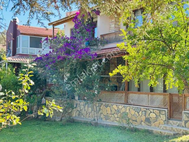 Burhaniye içerisinde satılık Villa