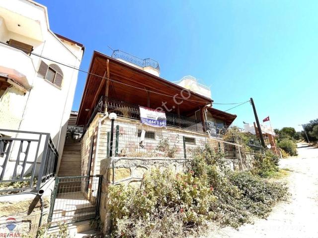 Burhaniye içerisinde satılık Villa