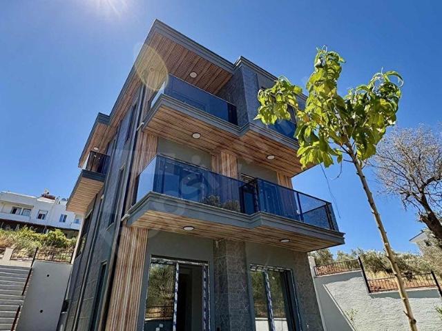 Burhaniye içerisinde satılık Villa