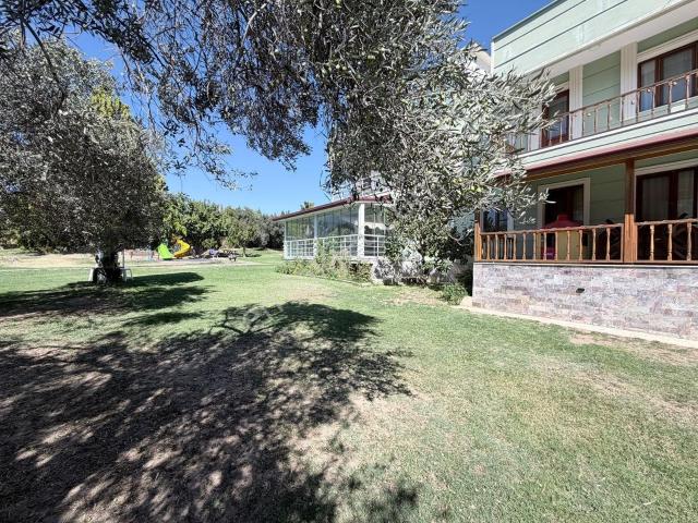 Burhaniye içerisinde satılık Villa
