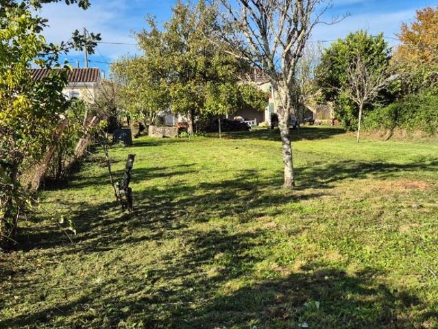 Terrain vente à Saintes, Burie