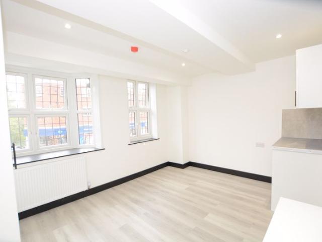 Studio for rent in Holtspur, Knotty Green