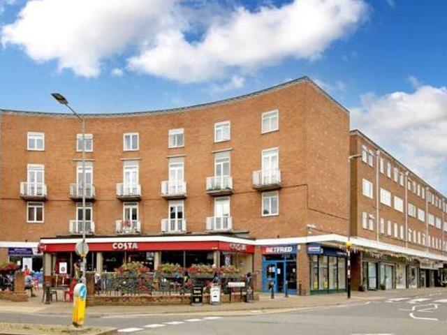 House for sale in Beaconsfield, Knotty Green