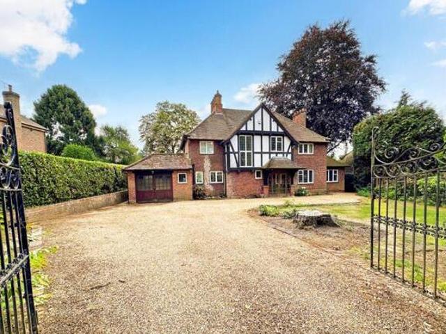 House for sale in Holtspur, Knotty Green