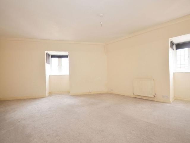 Apartment for rent in Beaconsfield, Knotty Green