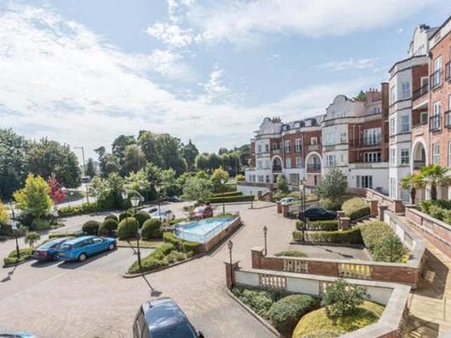 House for sale in Ascot
