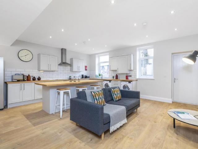 House for rent in Hyde Park, West Yorkshire