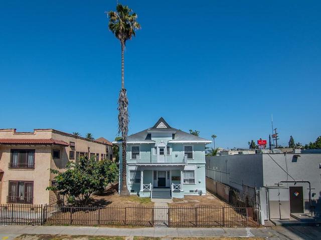 Apartment for rent in Canoga Park, California