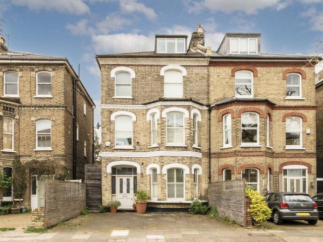 House for rent in London Borough of Hounslow, Strand