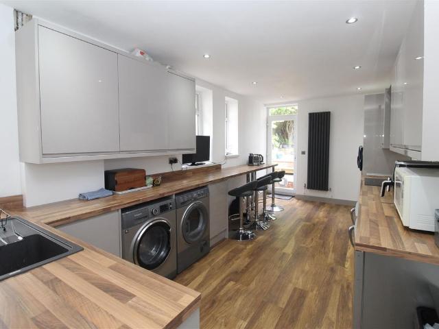 Room for rent in Falcon Lodge, Wales