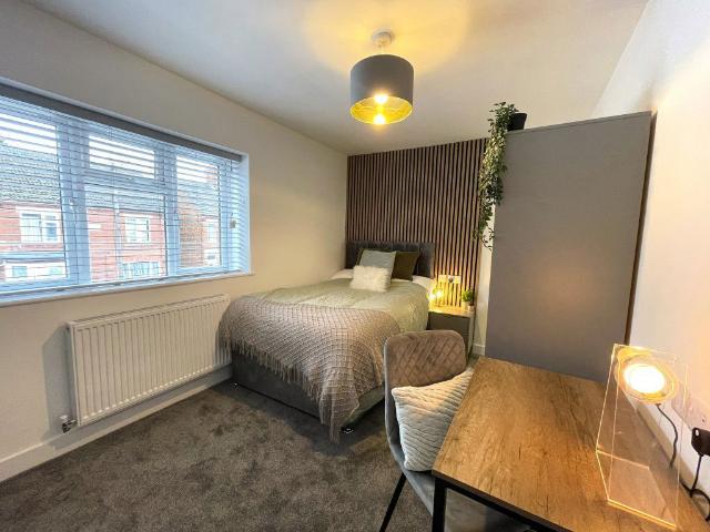 Room for rent in New England, Peterborough