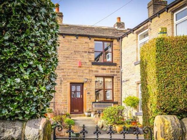 House for sale in Huddersfield, West Yorkshire