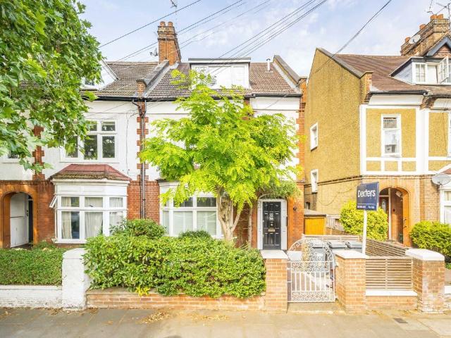 Apartment for rent in London Borough of Hounslow, Strand