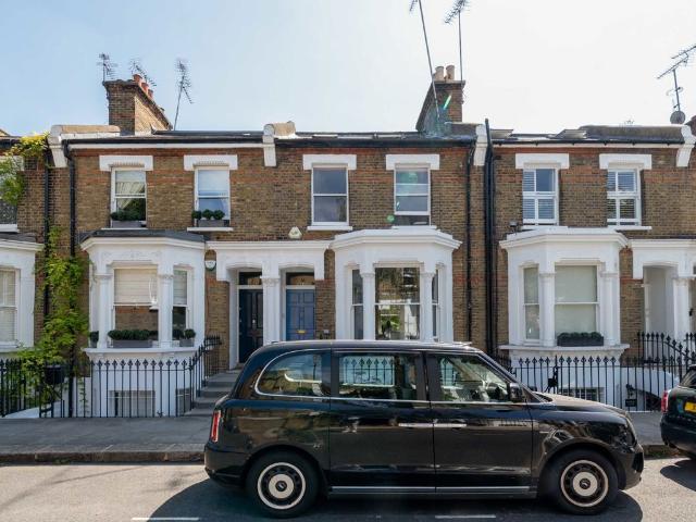 Apartment for rent in Lot's Village, Greater London