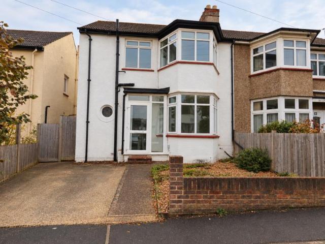 House for rent in Royal Borough of Kingston upon Thames, Greater London
