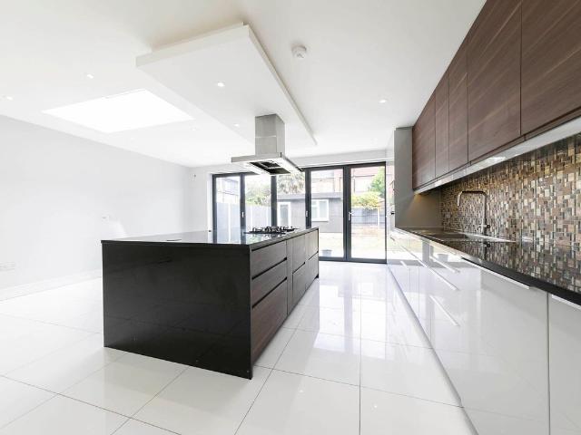 House for rent in Dudden Hill, Greater London