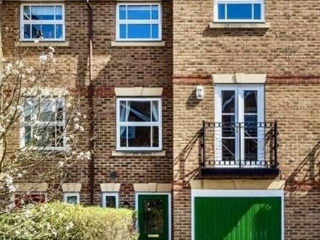 House for rent in Carshalton-on-the-Hill, Greater London