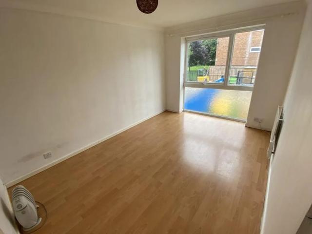 Apartment for rent in Woodhall Farm, Pouchen End