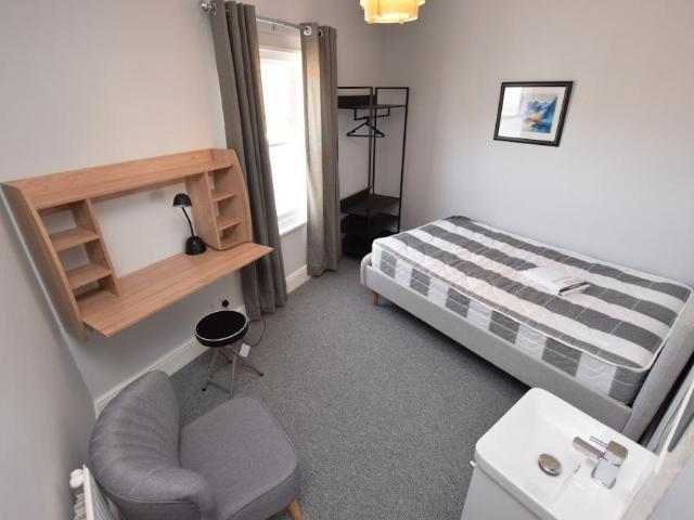 House for rent in Semilong, Northampton