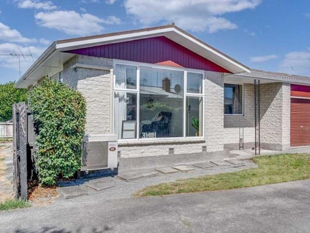 Apartment for rent in Chaslands, Canterbury
