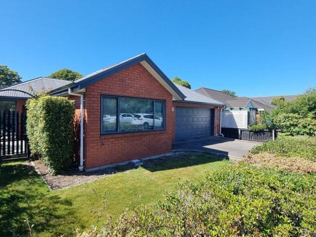 House for rent in Chaslands, Canterbury