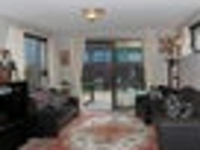 Townhouse for rent in Bryndwr, Canterbury