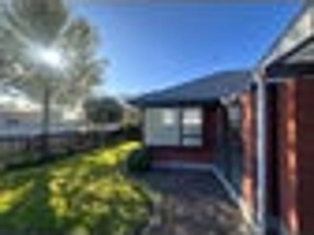 House for rent in Chaslands, Canterbury