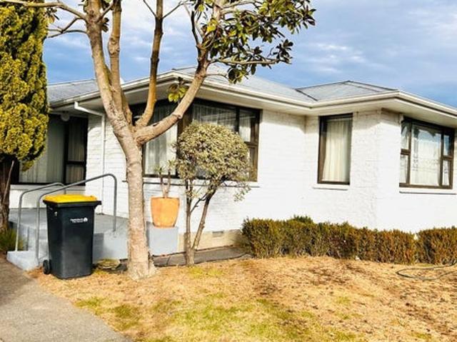 House for rent in Chaslands, Canterbury