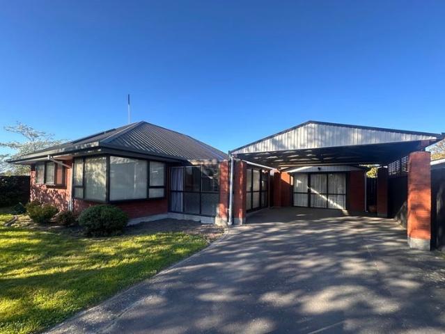 House for rent in Chaslands, Canterbury
