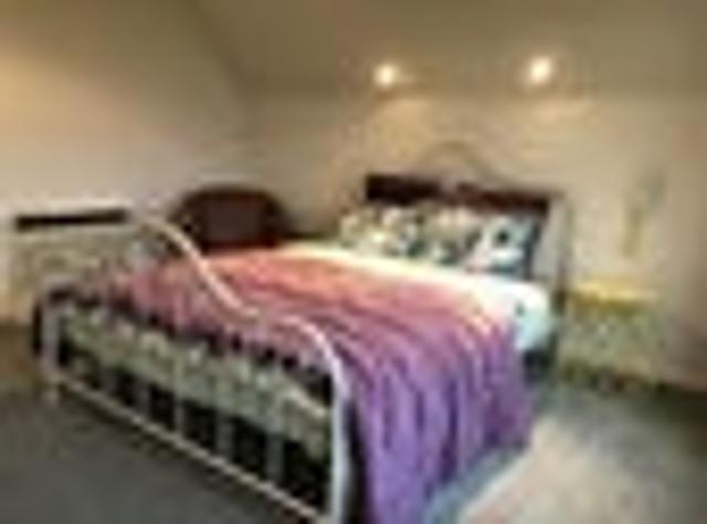 Townhouse for rent in Chaslands, Canterbury