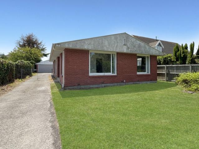 House for rent in Chaslands, Canterbury