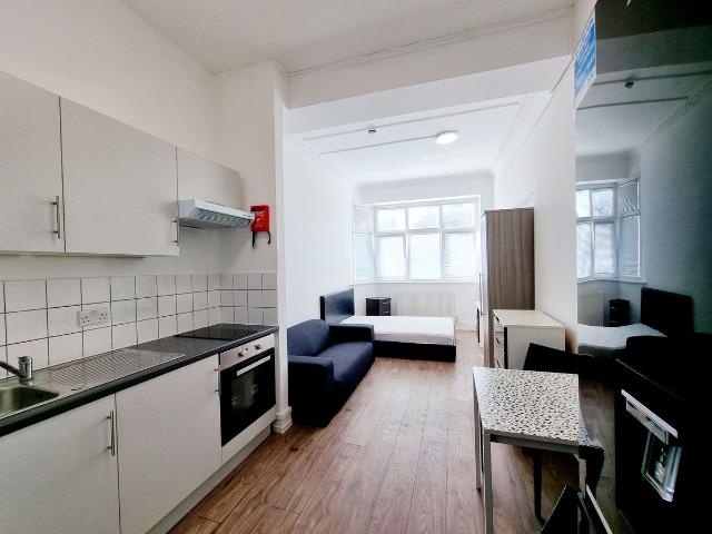 Studio for rent in Goodmayes, Greater London