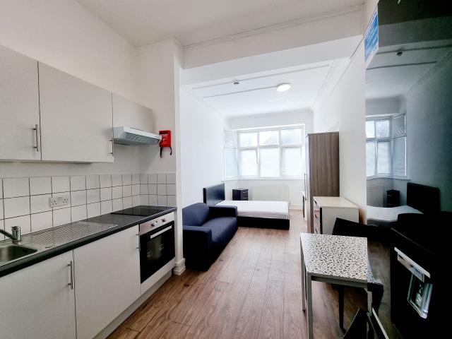 Studio for rent in Goodmayes, Greater London