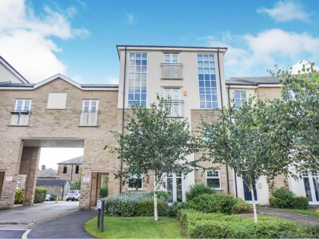 Apartment for rent in Tranmere Park, West Yorkshire