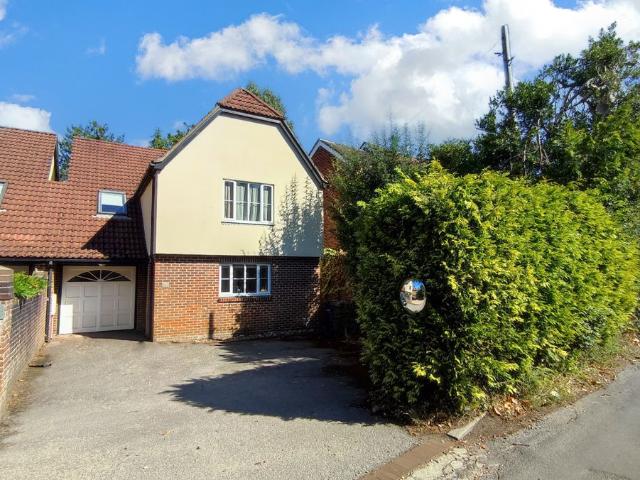 House for rent in Lower Bourne, Fole