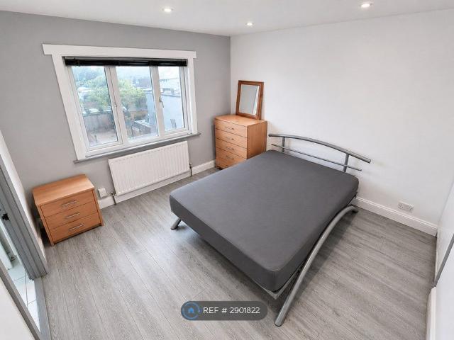 Room for rent in Kingsbury, Greater London