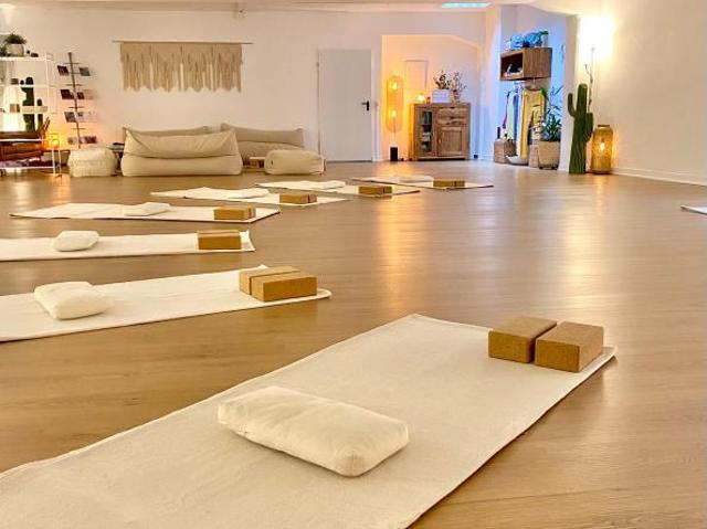 Büro mieten in Einigen, Zürich
